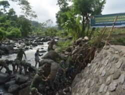 Kodim 0815/Mojokerto Karya Bakti Bangun Plengsengan Saluran Irigasi