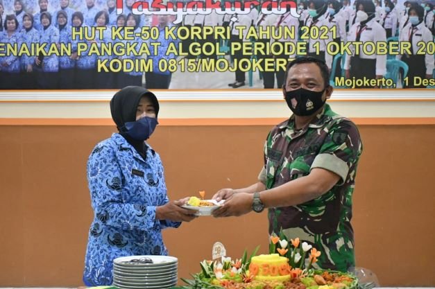 Kodim 0815/Mojokerto Gelar Tasyakuran HUT Korpri Bareng Kenaikan Pangkat Alih Golongan PNS