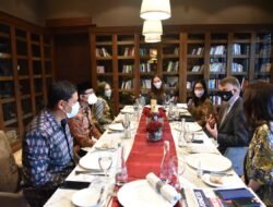 Bertemu Duta Besar Inggris, Bupati Muhdlor Buka Peluang Kerjasama Sister City, Beasiswa Pendidikan, dan Sepak Bola