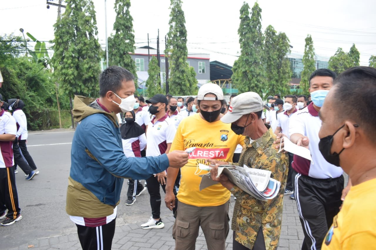 Gandeng Wartawan, Polresta Sidoarjo Jalan Sehat Sambil Bangkitkan Perekonomian