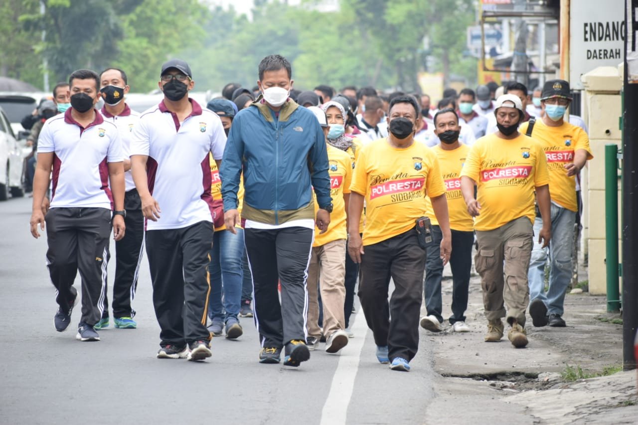 Di Sayangkan,Dalam Giat Jalan Sehat Kapolresta Sidoarjo Bersama Wartawan,Terkesan Pilih Kasih.