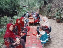 Dewan Guru MA Khomsani Nur Kunjungi Wisata Kalisejuk