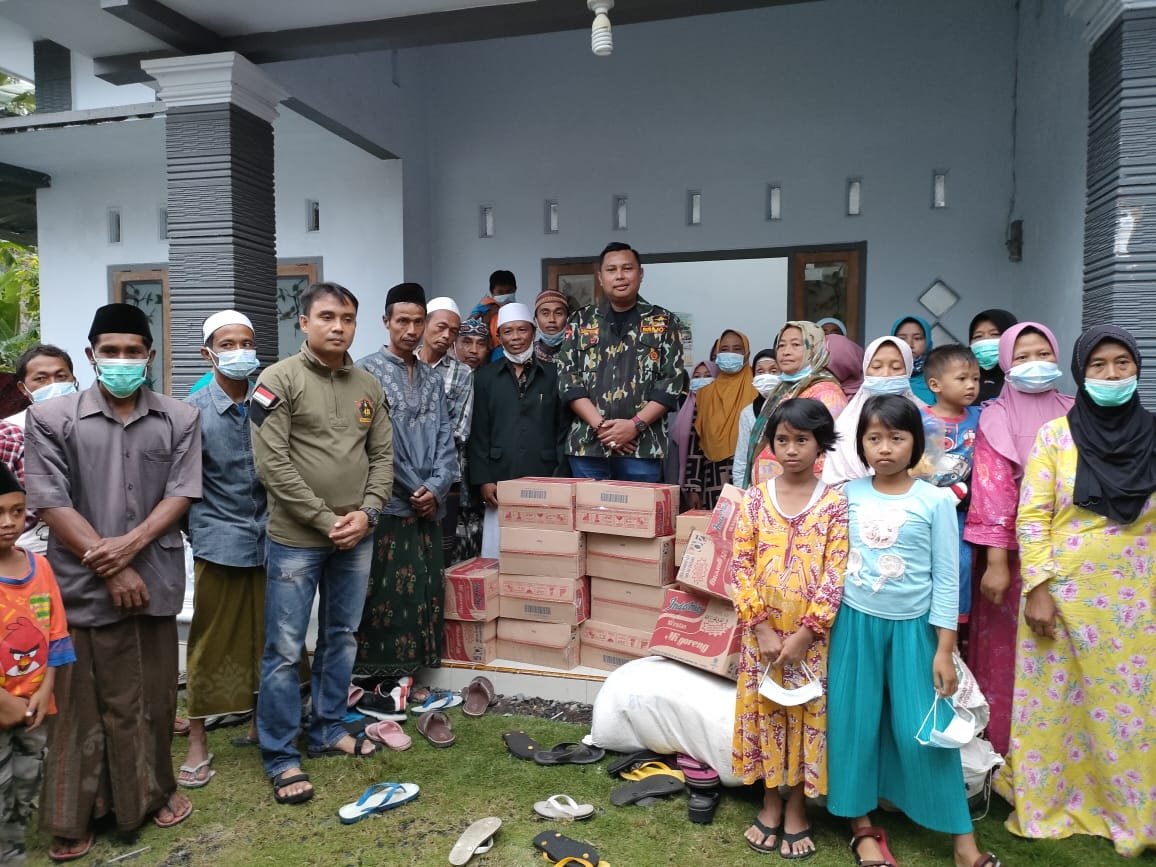 Aris Wahjudi Santoso Berikan Bantuan pada Warga yang Terdampak Letusan Semeru