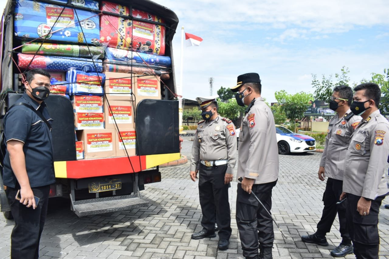 Peduli Erupsi Semeru,Mapolresta Sidoarjo Memberangkatkan BANSOS Ke Lumajang