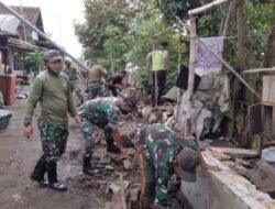 Paska Banjir Koramil Ngoro Gelar Karya Bakti