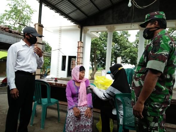 Optimalisasi Cakupan Vaksin Koramil Bangsal Sebar Babinsa