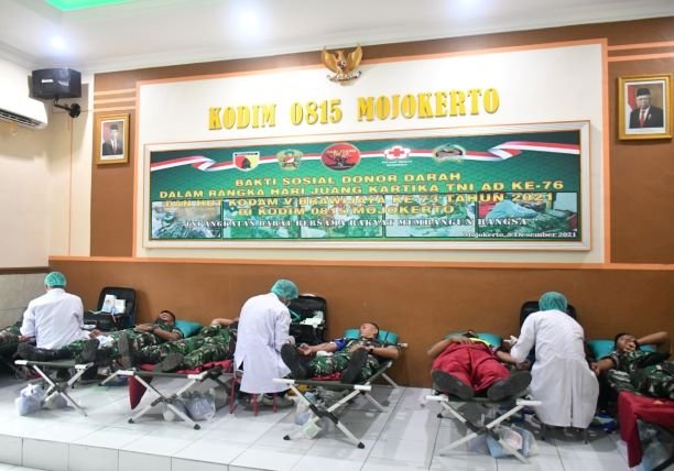 Sambut Hari Juang Kartika TNI AD Ke-76 Kodim 0815/Mojokerto Gelar Baksos Donor Darah