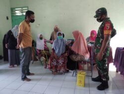 Koramil Puri Sebar Babinsa Vaksinasi Keliling Dusun
