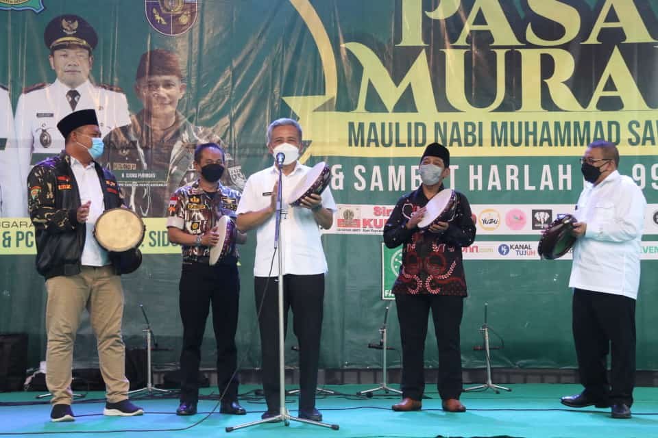 Pemkab Sidoarjo Kolaborasi dengan GP Anshor dan FKPPI Gelar Pasar Murah di Alun-Alun