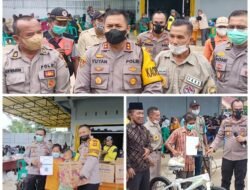 Kapolres Muarojambi Serahkan Doorprize Sembako dan sepeda saat Vaksinasi