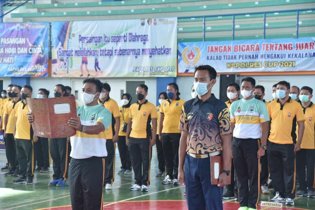 Pimpin Upacara Pembukaan Turnamen Bulu Tangkis dan Bola Voli, Kapolres Lamongan : Junjung Tinggi Sportivitas