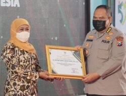 Peringati HKN ke 57, Kabid Dokkes Polda Jatim Dapat Penghargaan