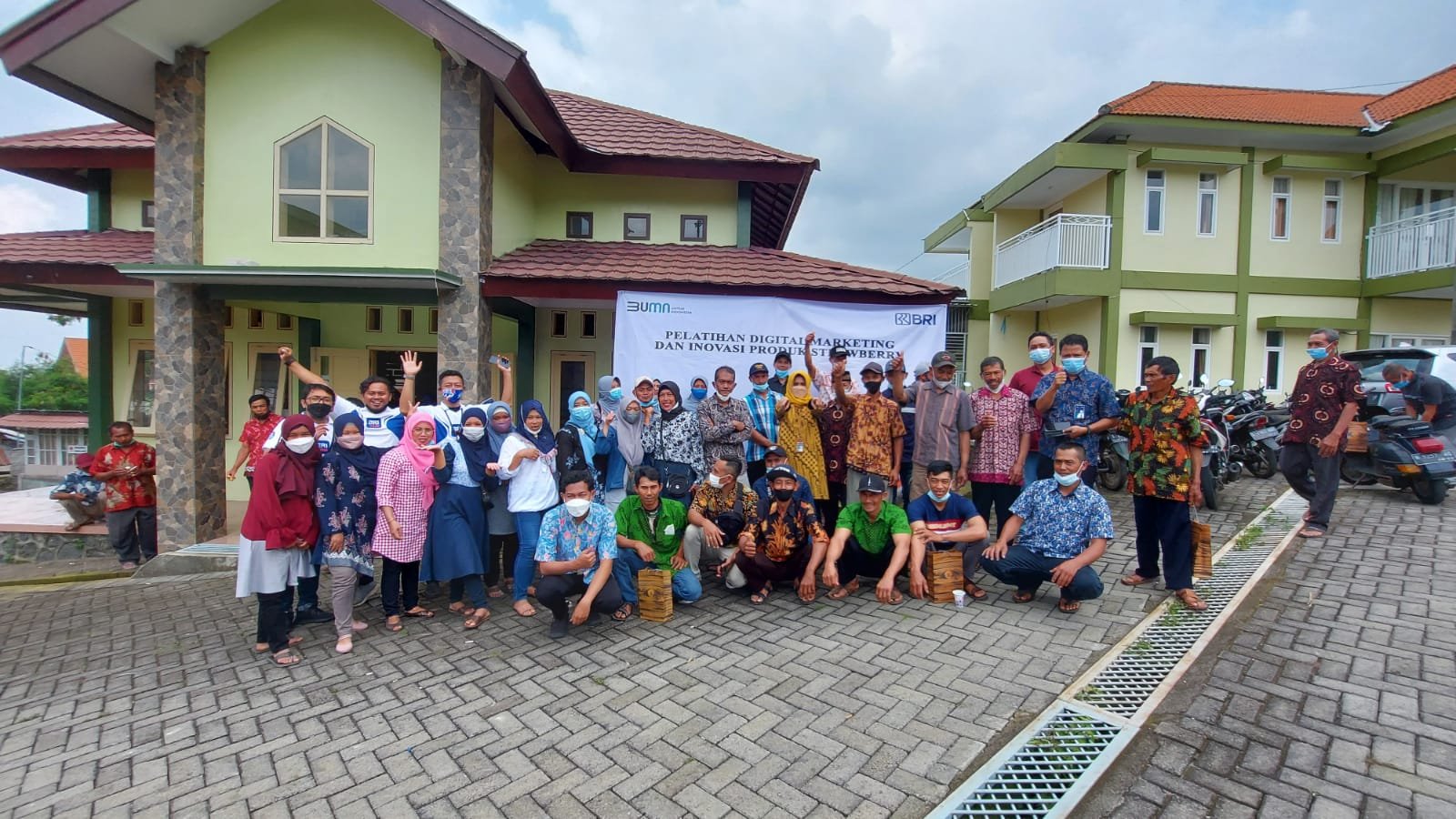 BRI Mojokerto Saat Gelar Pelatihan Inovasi Produk Strawberry