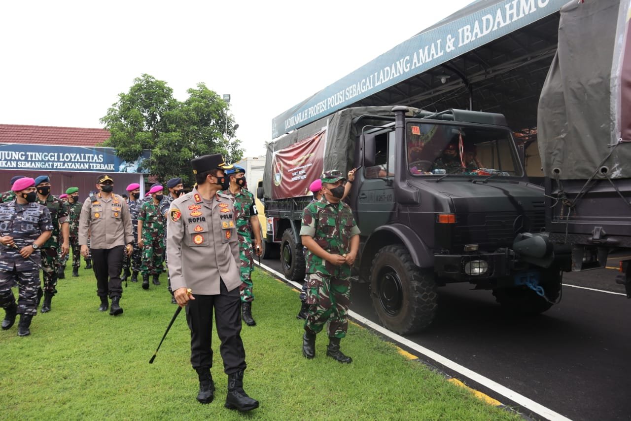 Kapolresta Mojokerto Bersama AKABRI 2001 Salurkan Bansos dan Bangun Masjid untuk Korban Semeru