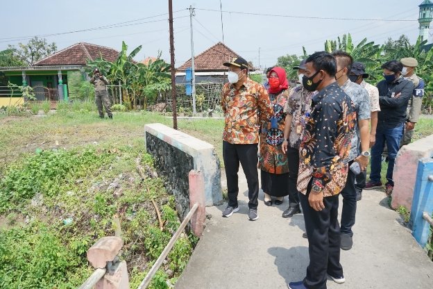 Wabup Subandi Sidak Sungai Kedungsumur yang Meluber ke Persawahan