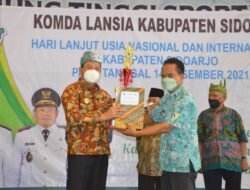 Peringatan Hari Lansia Nasional di Sidoarjo Diisi dengan Kegiatan Bakti Sosial