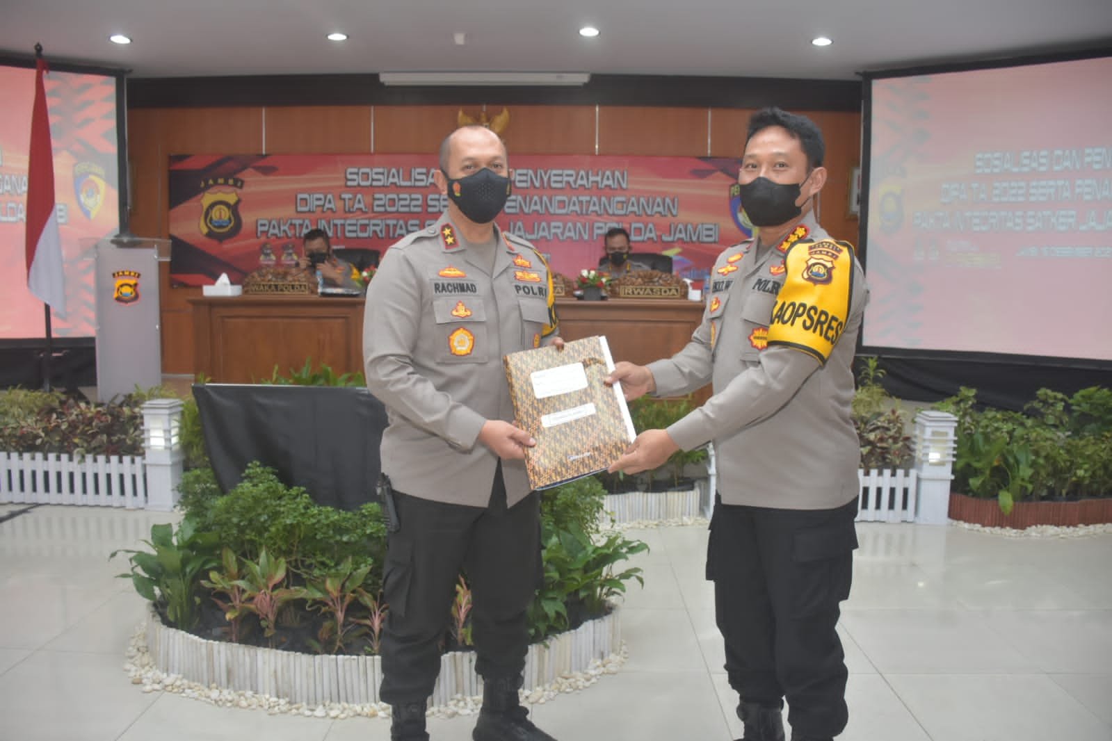Polda Jambi Lakasanakan Acara Sosialisasi dan Penyerahan Dipa Petikan Satker TA 2022