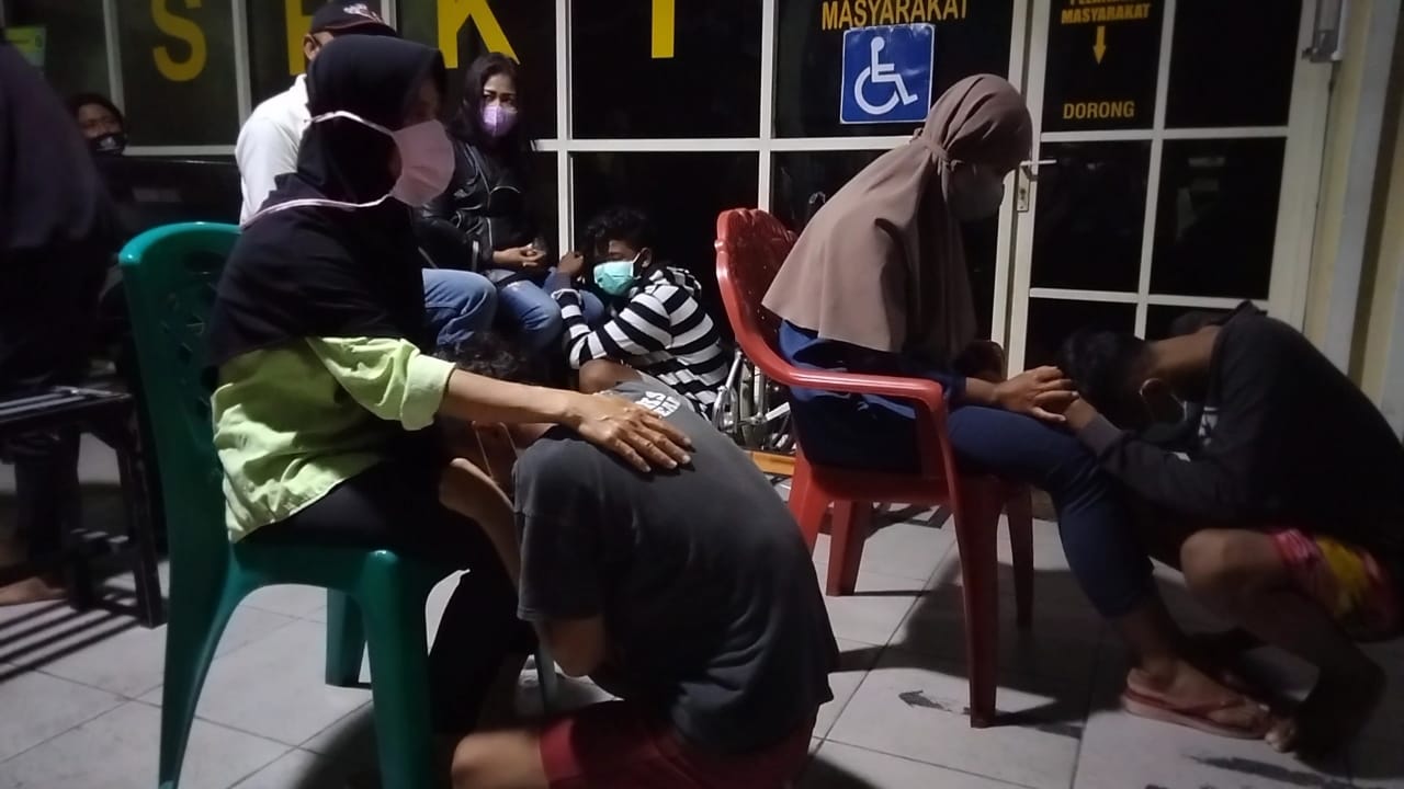 Gangster di Surabaya ini Garang di Jalanan, Mewek di Kantor Polisi