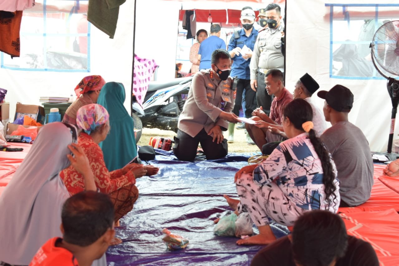 Polres Sidoarjo dan Polresta Gresik Tinjau Letusan Semeru dan Posko Pengungsian 