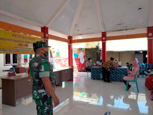 Koramil Pacet Kawal Penyaluran BLT DD Warga Desa Sumberkembar & Desa Kuripansari