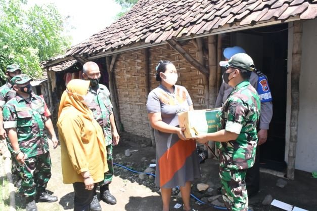Jum’at Berkah Agenda Rutin Kodim 0815/Mojokerto Berbagi Sembako
