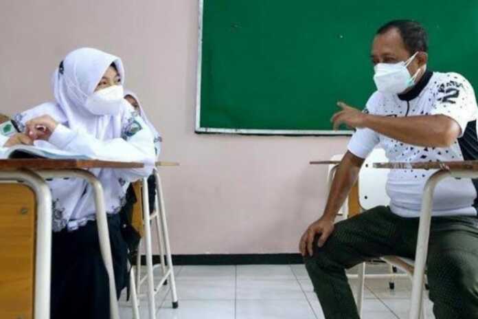 Pemkot Surabaya Pastikan Distribusi Seragam Sekokah Gratis Untuk Siswa SD dan SMP Keluarga MBR