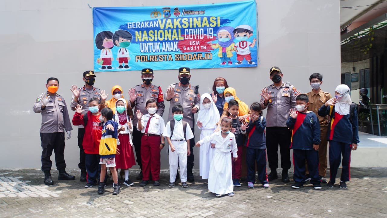 Kapolresta Sidoarjo Pantau Vaksinasi Anak Usia 6-11 Tahun di SLB-B Dharma Wanita