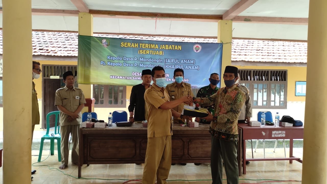 Sertijab Kades Pulau Mandangin kepada PJ. Kades Pulau Mandangin