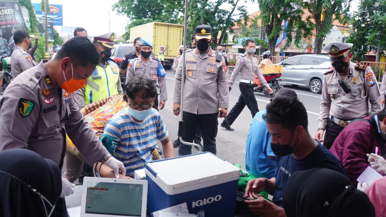 Antisipasi Omicron, Filter Perbatasan Sidoarjo dengan Razia Vaksin dan Edukasi Prokes