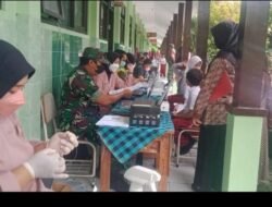 Danramil Sukodono Memberikan Pendampingan Serbuan Vaksin