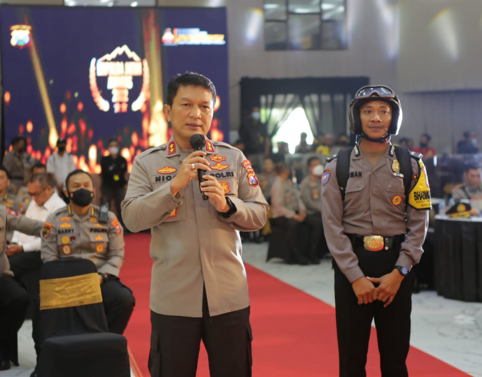 Sejumlah Penghargaan Diberikan Pada Acara Kapolda Jatim Award 2022