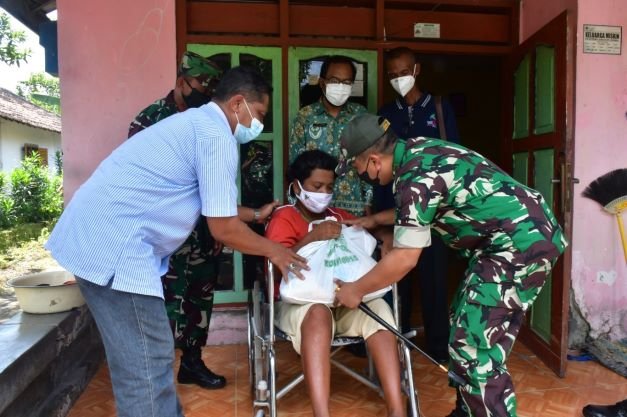 Kodim 0815/Mojokerto Berbagi Sembako Sentuh Wilayah Dawar