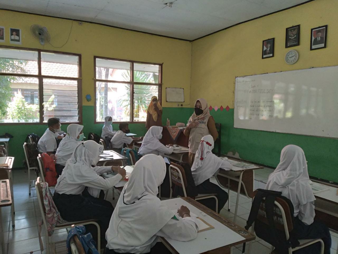 Bupati Mojokerto Tinjau PTM 100% di SMPN 2 Mojosari