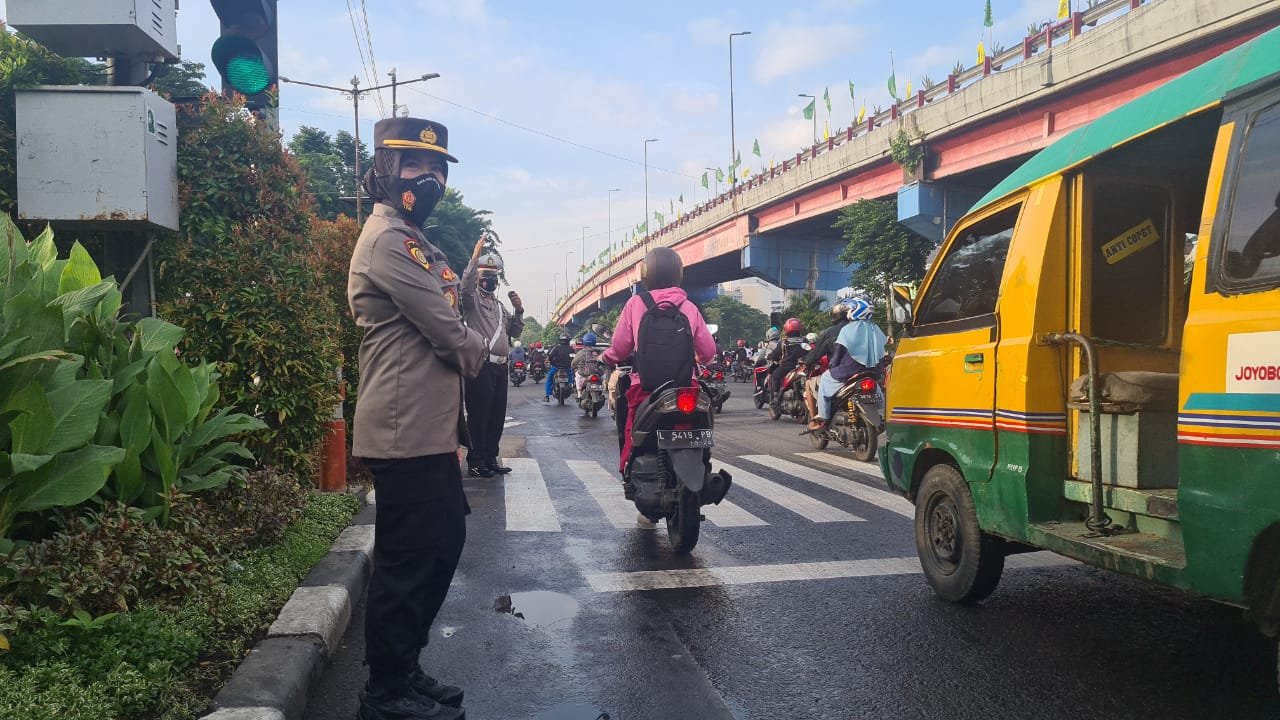 Berikan Rasa Aman Kepada Masyarakat Surabaya, Polisi Hadir di Pagi Hari