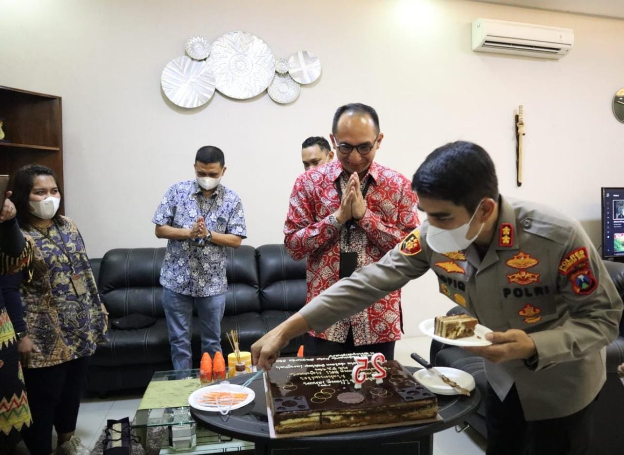 Kapolresta Mojokerto Beri Kejutan Pimpinan Cabang BRI Mojokerto