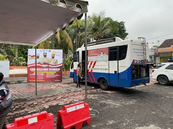 Ditlantas Polda Jatim dan Polres Lumajang Gelar Pelayanan Perpanjangan SIM Gratis
