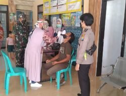 Koramil Ngoro Bareng Nakes Telusuri Kontak Erat Pasien Terkonfirmasi Positif