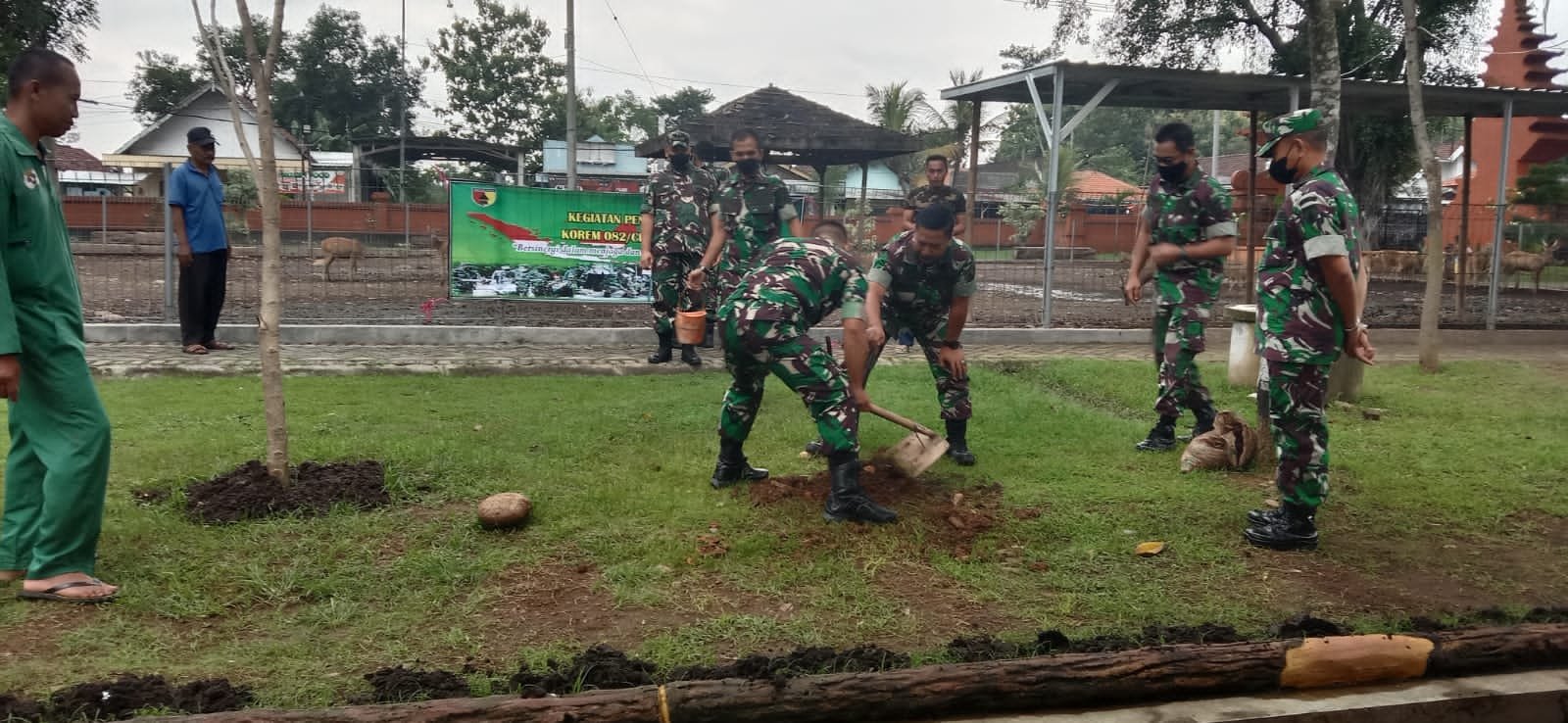 Danrem 082/CPYJ Peduli Terhadap Lingkungan
