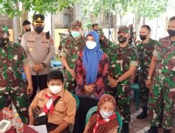 Gebyar Serbuan Vaksinasi Anak Danrem 084 Bhaskara Jaya, Forpimda Sidoarjo di TK MI AL Ihsan Damarsi