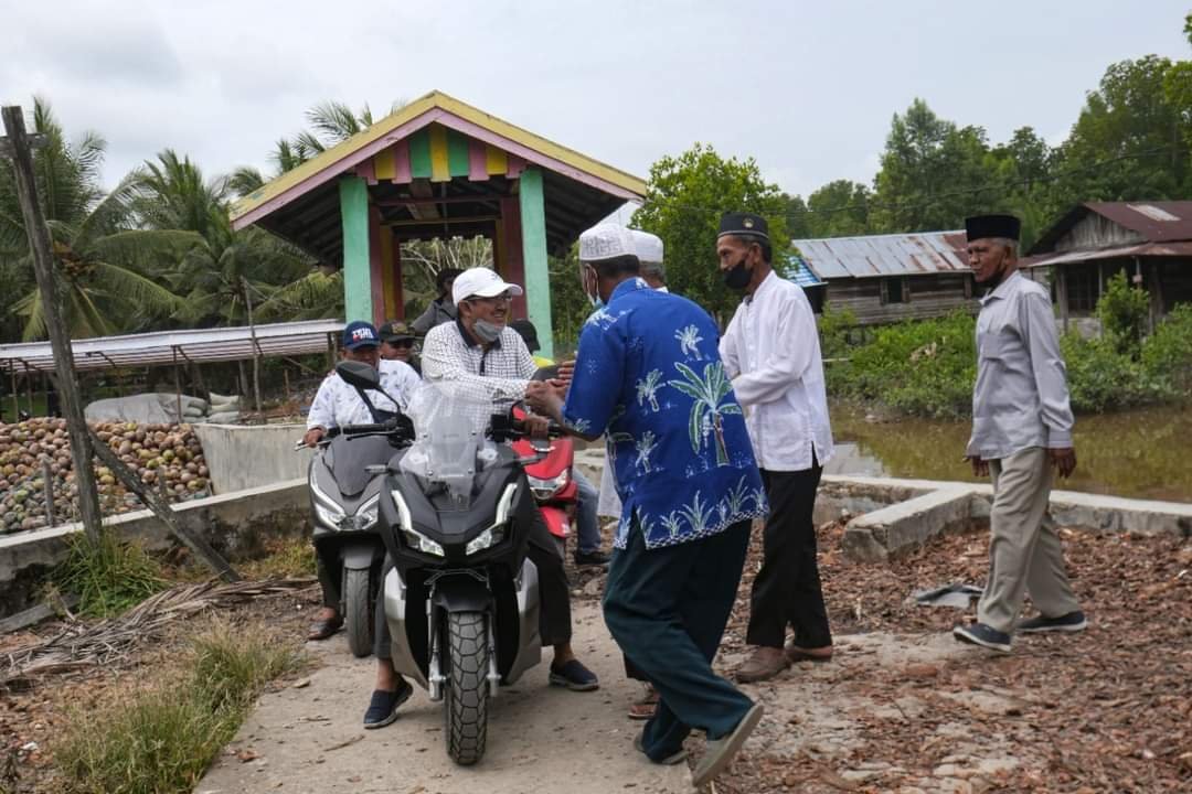 Gunakan Motor, Bupati Anwar Sadat Tinjau Wisata Mangrove