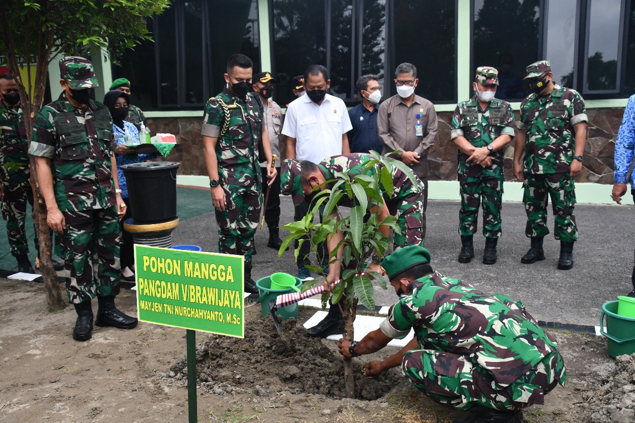 Danrem 082/CPYJ Dampingi Pangdam V/Brw Kunker di Kodim 0812/Lamongan