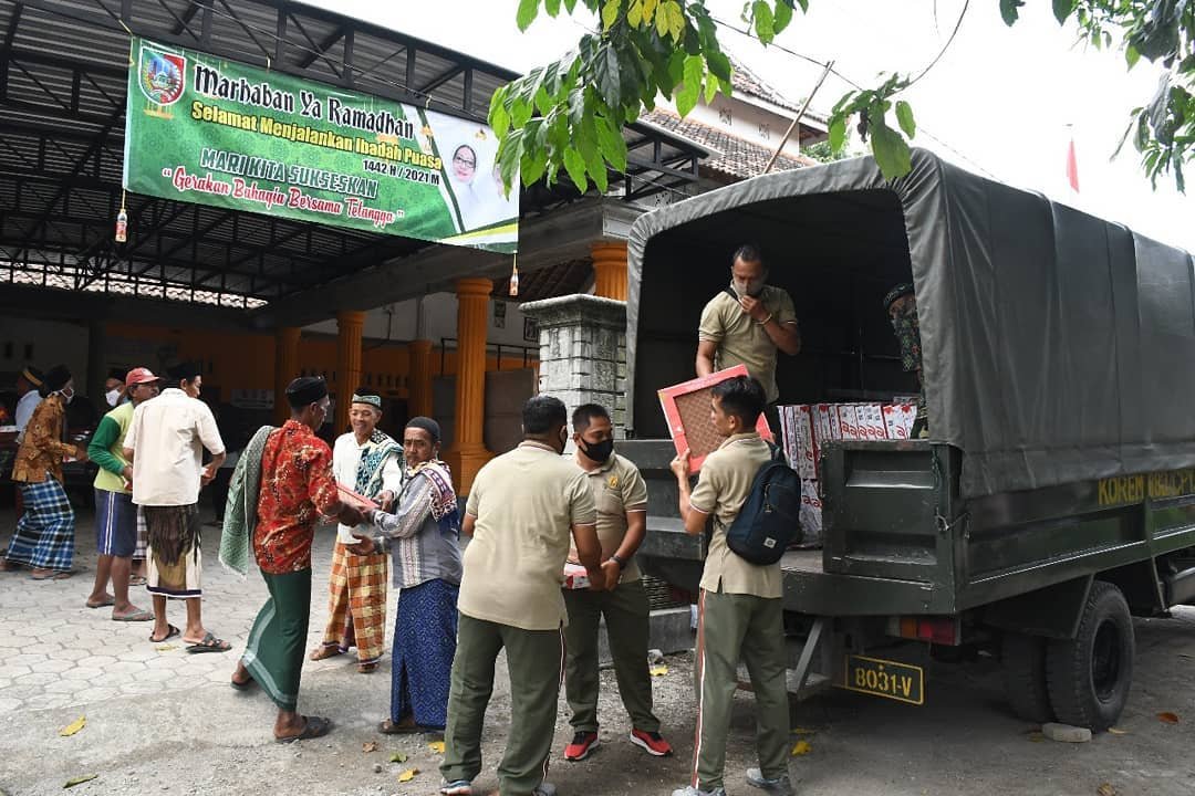 Danrem 082/CPYJ Serahkan 500 dos keramik Untuk Masjid BaiturrahmanDanrem 082/CPYJ Serahkan 500 dos keramik Untuk Masjid Baiturrahman