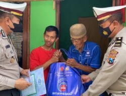 Polisi Mojokerto Empati Kepada Kakek Keman Tukang Becak Pemuat Sampah