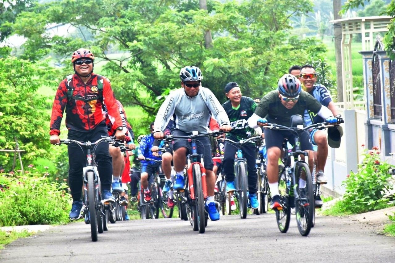 Gowes Rambak Moker Kodim 0815/Mojokerto Njajah Desa Milang Kori
