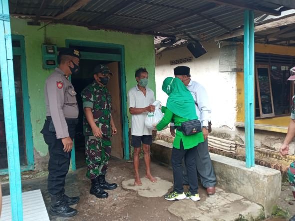 Jum’at Berkah Kodim 0815/Mojokerto Sasar Warga Bangsal