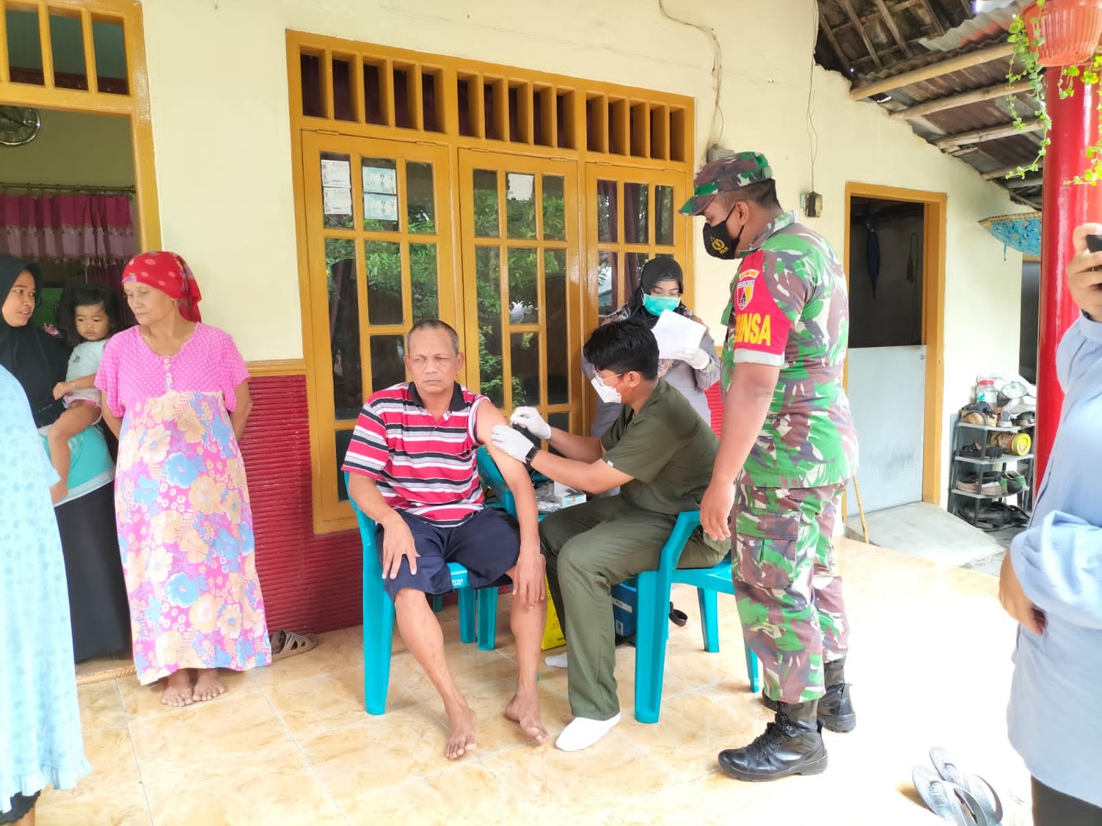 Koramil Puri Kawal Vaksinasi Anak - Lansia Hingga Tracing