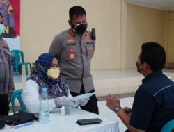Turun Langsung Tangani Covid-19, Polisi Sidoarjo di Vaksin Booster