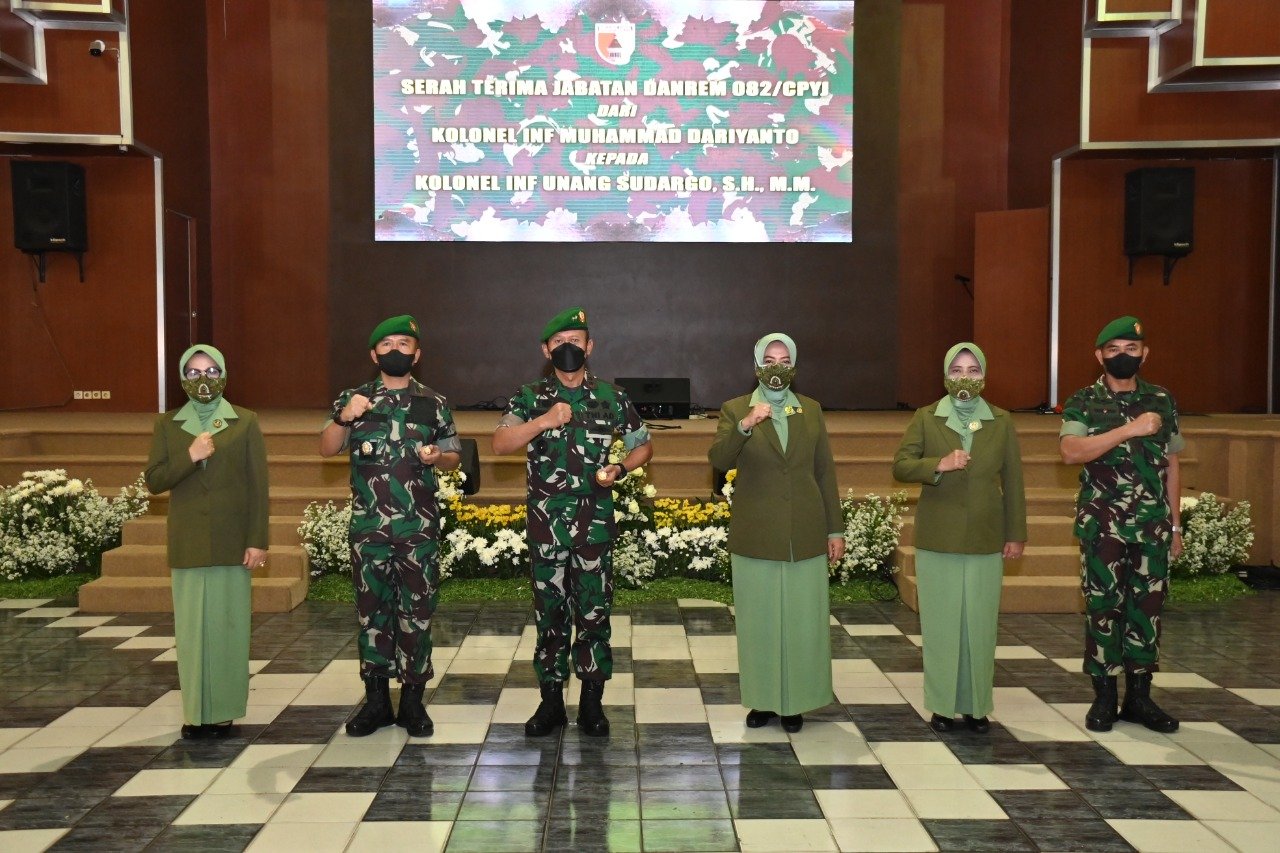 Tongkat Komando Korem 082/CPYJ Resmi Berpindah Tangan