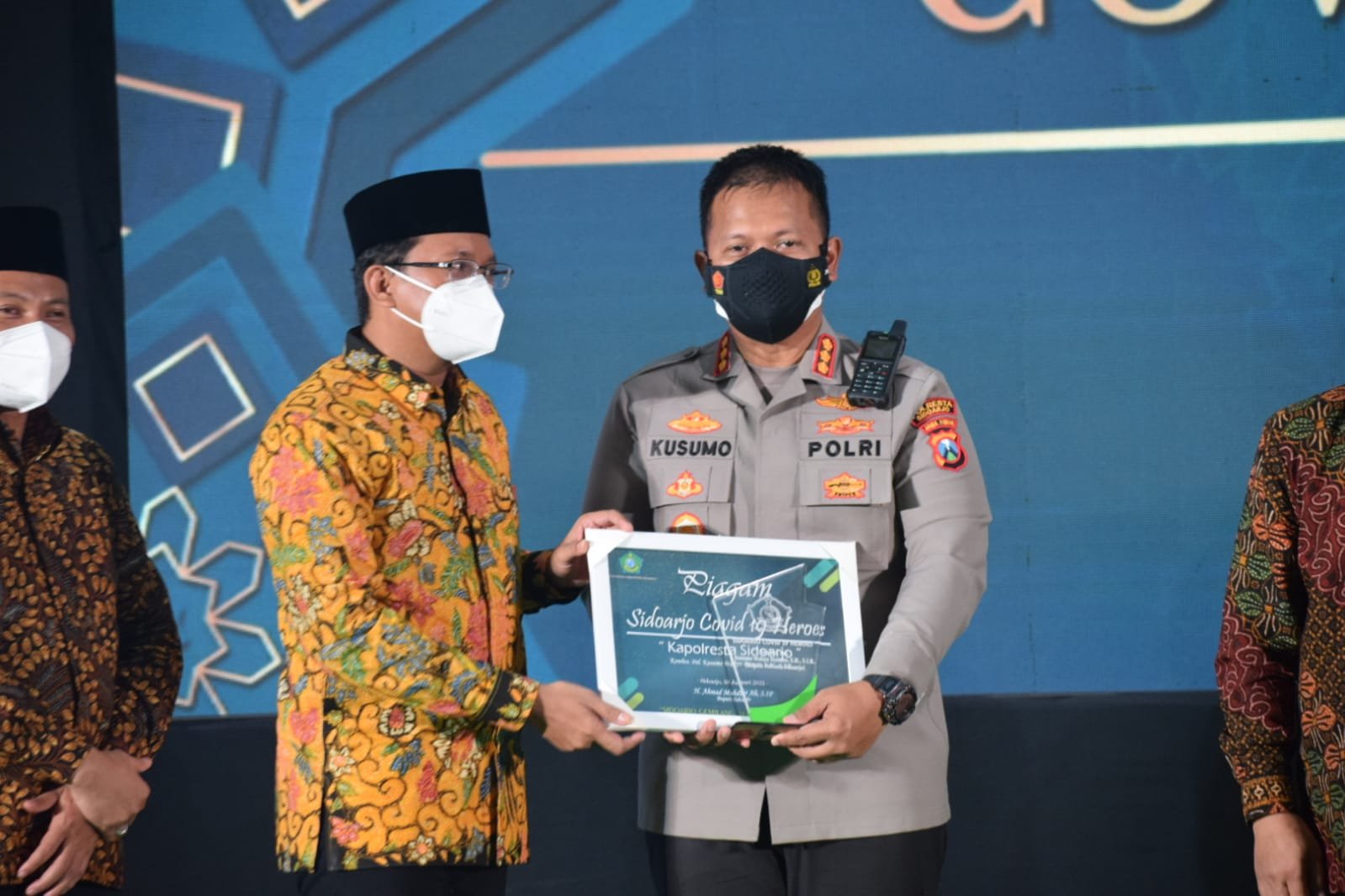 Peringatan Hari Jadi Kabupaten Sidoarjo ke-163, Kapolresta Sidoarjo Raih Vaccine Heroes  