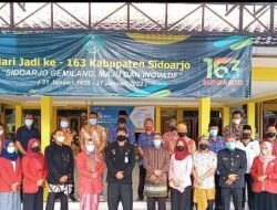 Pemerintah Desa Kebaron Tulangan Upacara HUT Sidoarjo Ke 163,Di Pimpin Langsung Kepala Desanya.